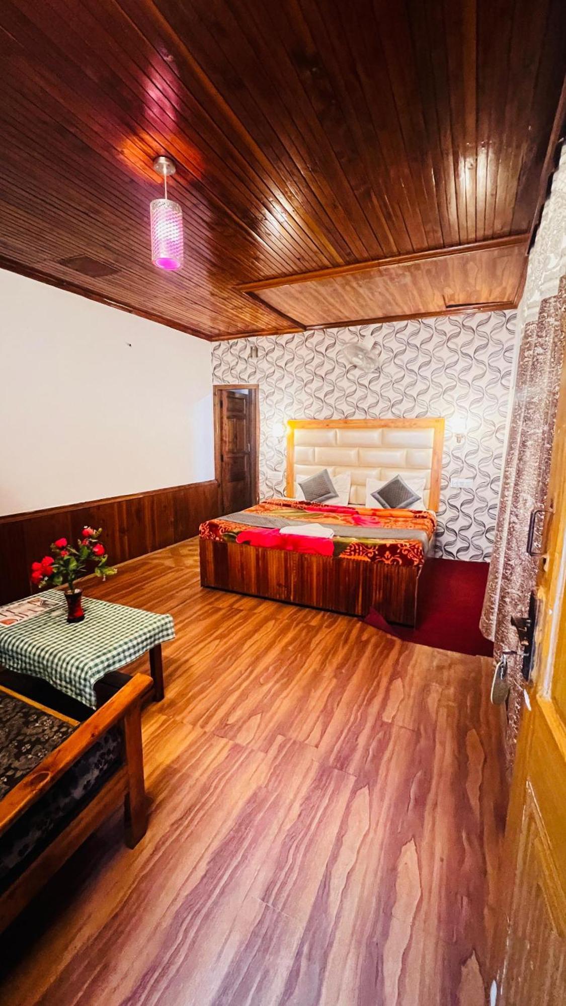 Hotel Chetna Маналі Екстер'єр фото