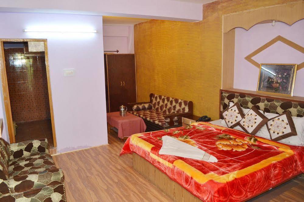Hotel Chetna Маналі Екстер'єр фото
