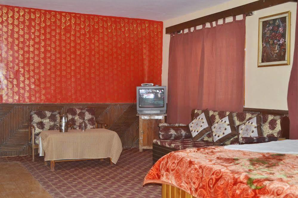 Hotel Chetna Маналі Екстер'єр фото