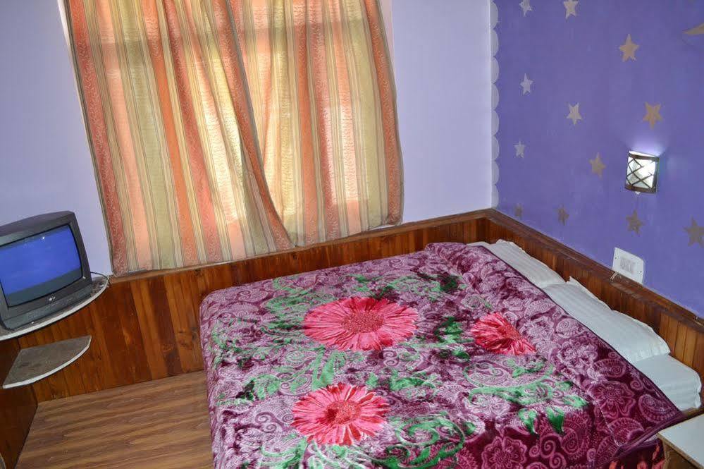 Hotel Chetna Маналі Екстер'єр фото