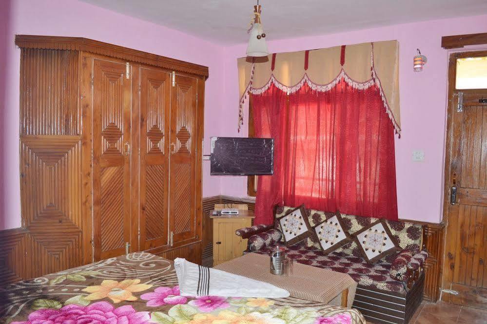 Hotel Chetna Маналі Екстер'єр фото