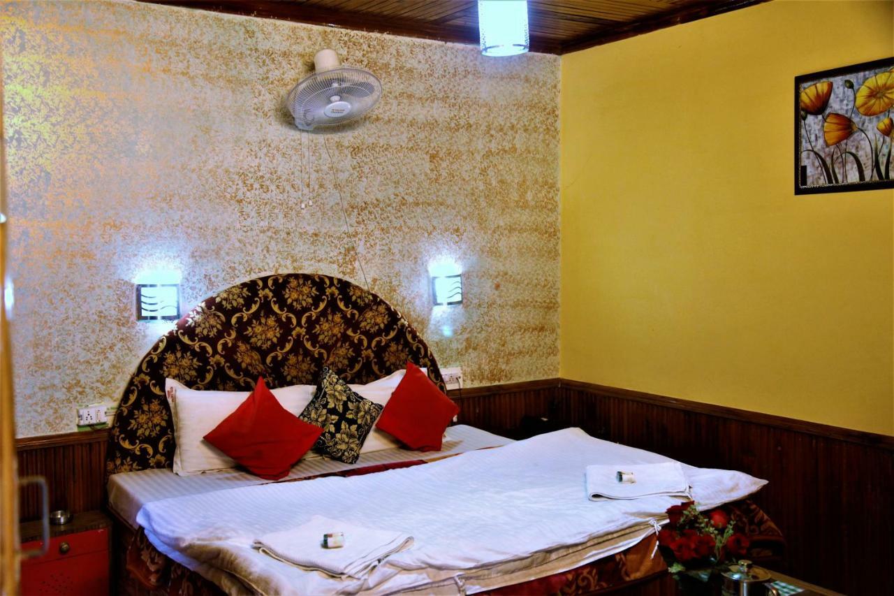 Hotel Chetna Маналі Екстер'єр фото