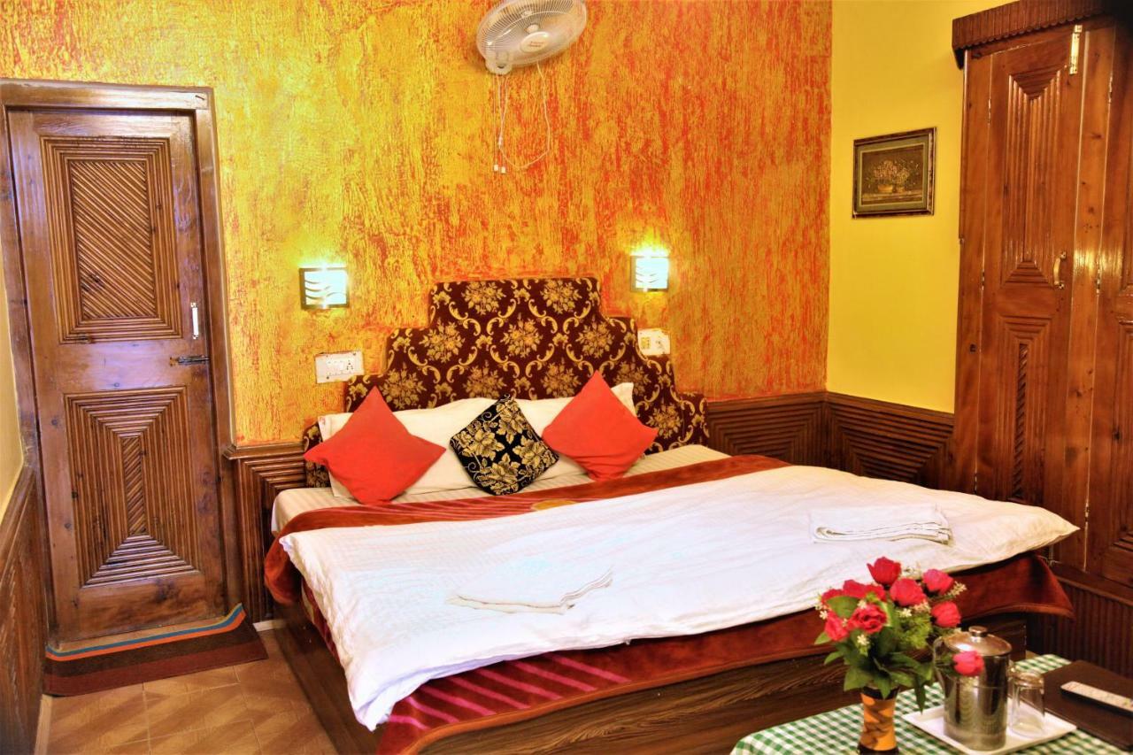 Hotel Chetna Маналі Екстер'єр фото